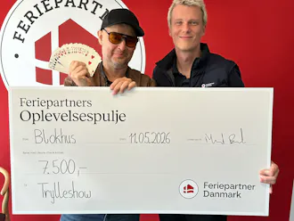 Overrækkelse af støttekroner fra Feriepartner Blokhus til Tino Tusindben