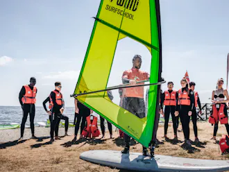 Undervisning fra surfskolen WestWind i Hvide Sande.
