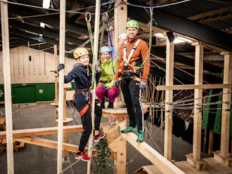 Familie i Junglefun Klatrepark