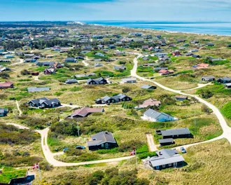 Sommerhusområde ved Vejers Strand med udsigt over Vesterhavet