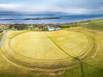 Luftfoto af marker og kystlandskab i Aggersborg