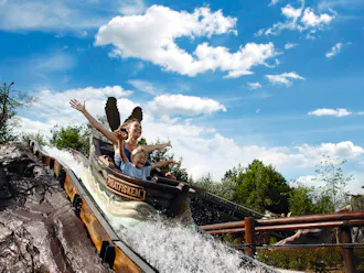 Børn i rutsjebane i Djurs Sommerland