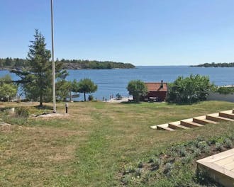 Sommerhus ved søen i Norrtälje i Stockholms län