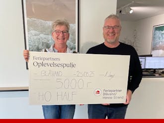 Overrækkelse af støttekroner til Ho Half